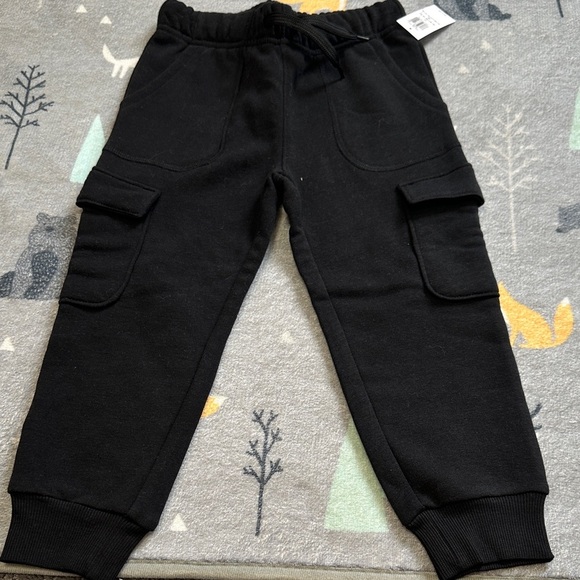 ❤️ 2/$70 - Old Navy 3T Boys Sweatpants - Gray, Olive, and Black - Picture 6 of 11